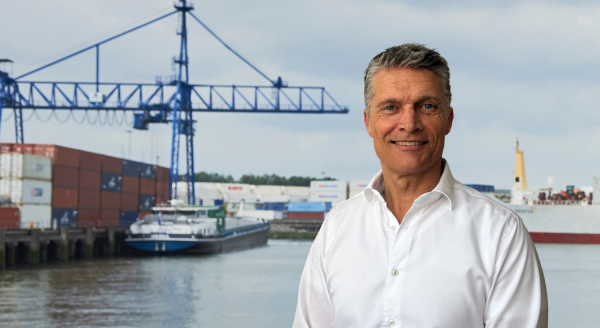 Stef bij de Haven van Rotterdam