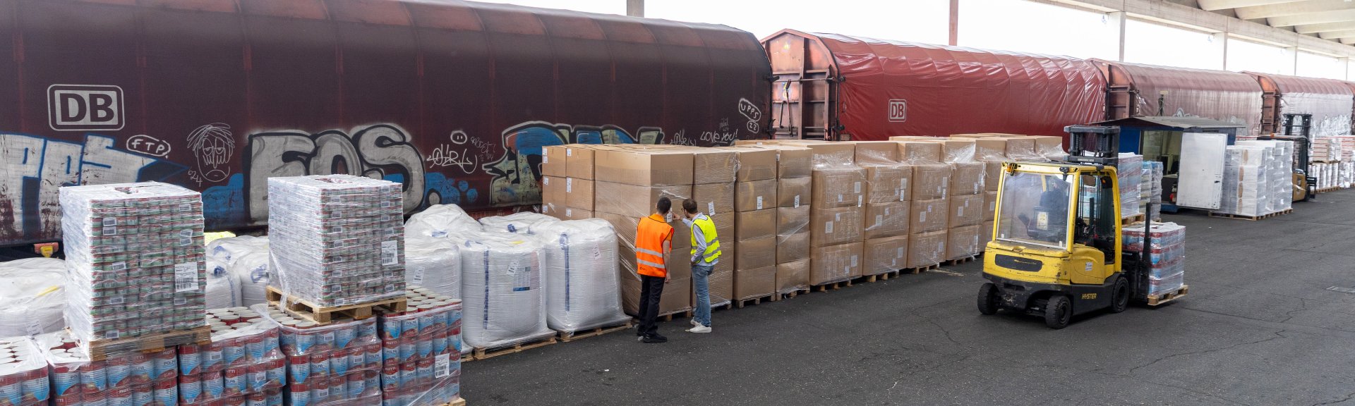 Loading+train+terminal+Parma+(16)