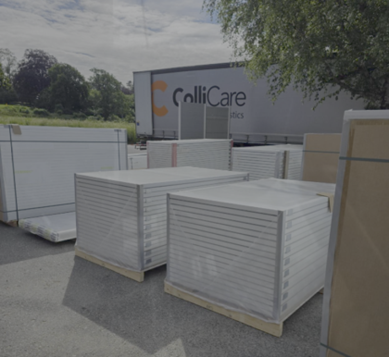 S4S Nordic panelen klaar voor levering op een ColliCare trailer